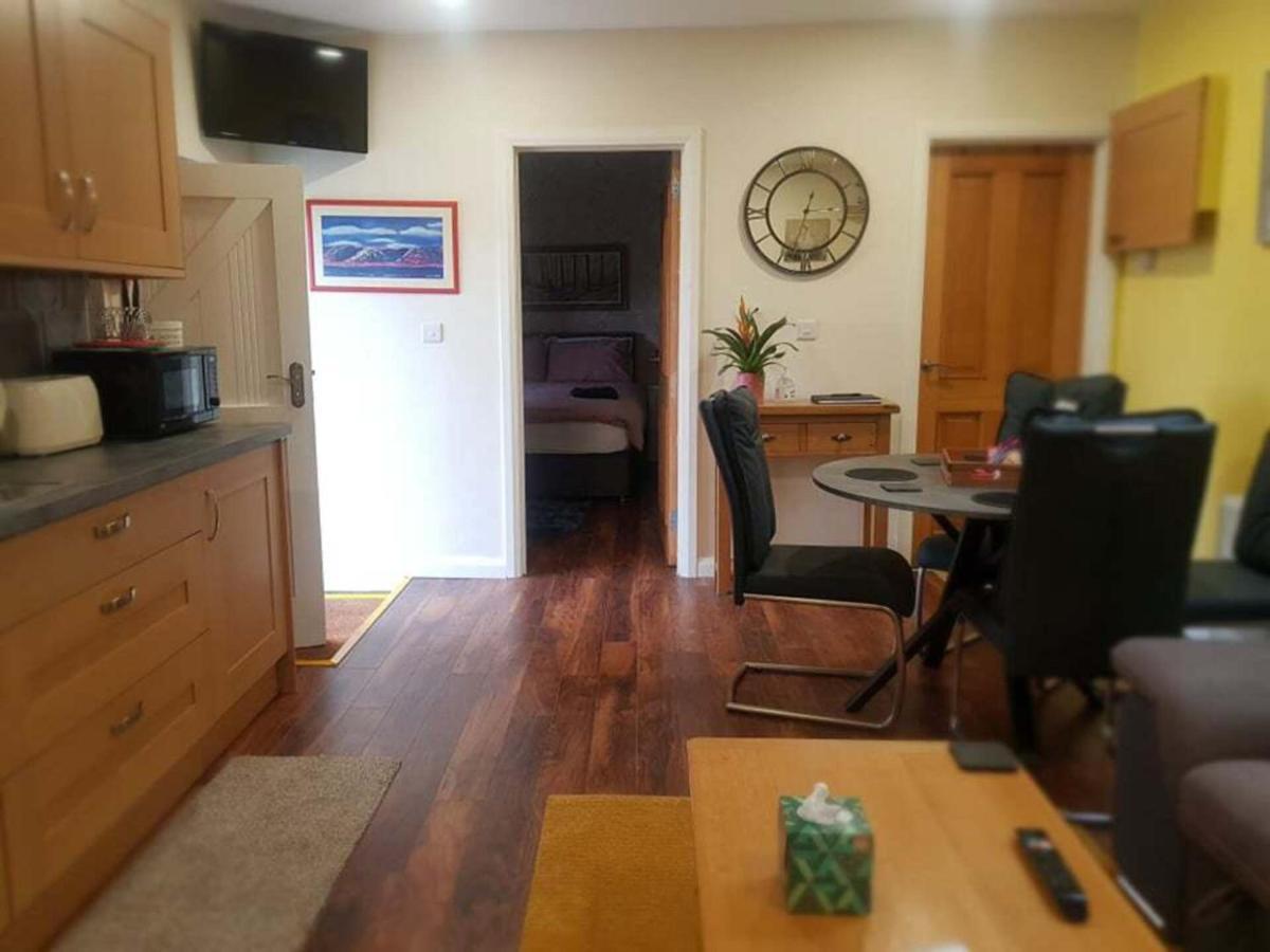 Ballynahinch The Musical Ceol Cottage 1-Bedroom - Sleeps Four מראה חיצוני תמונה