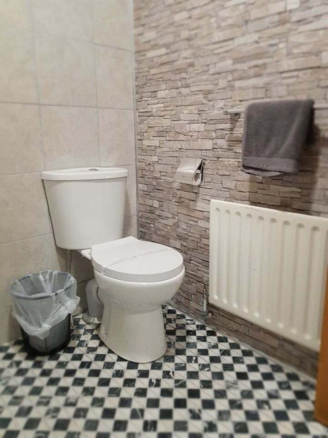 Ballynahinch The Musical Ceol Cottage 1-Bedroom - Sleeps Four מראה חיצוני תמונה