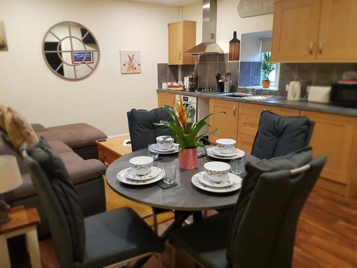 Ballynahinch The Musical Ceol Cottage 1-Bedroom - Sleeps Four מראה חיצוני תמונה